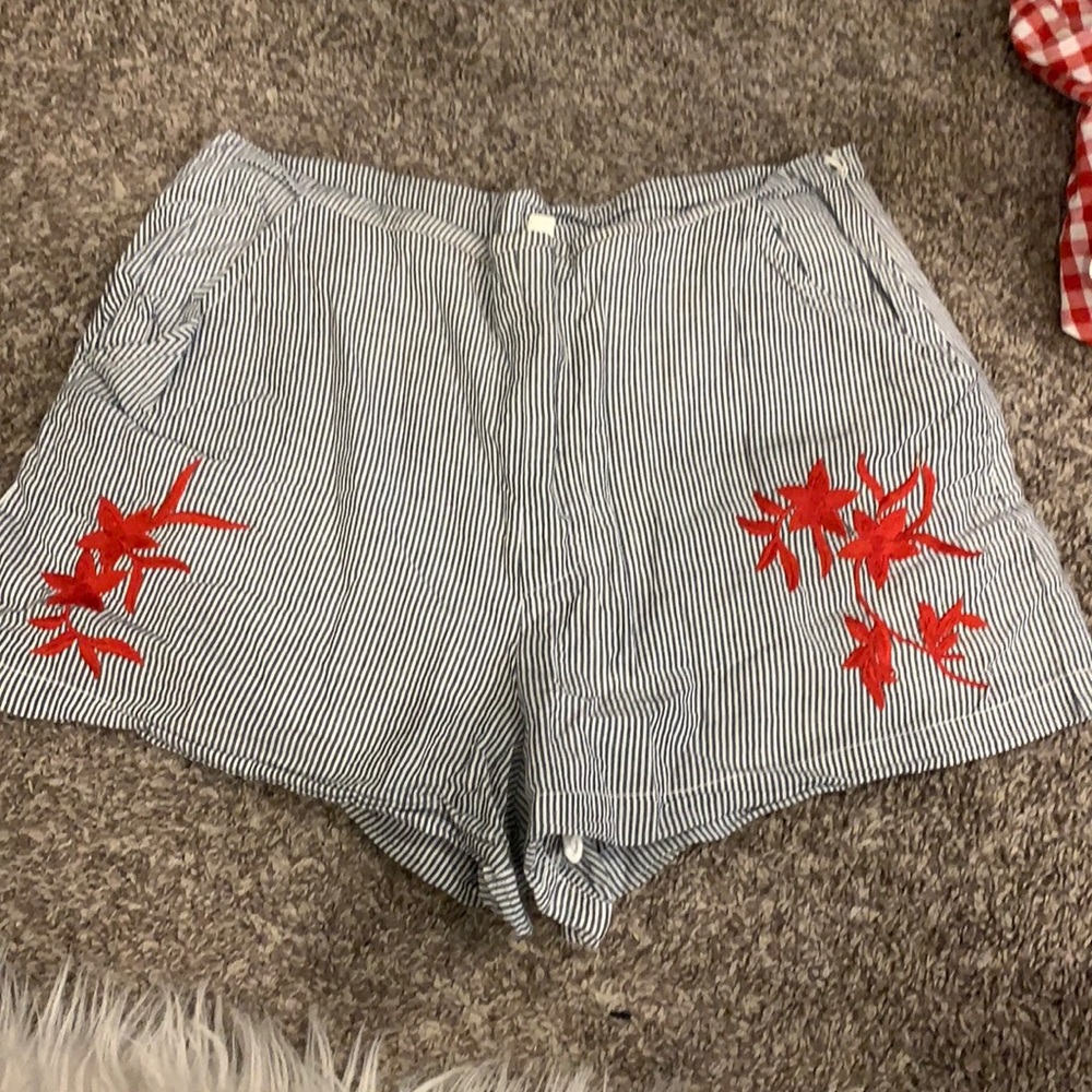 Stripe shorts with red detail
